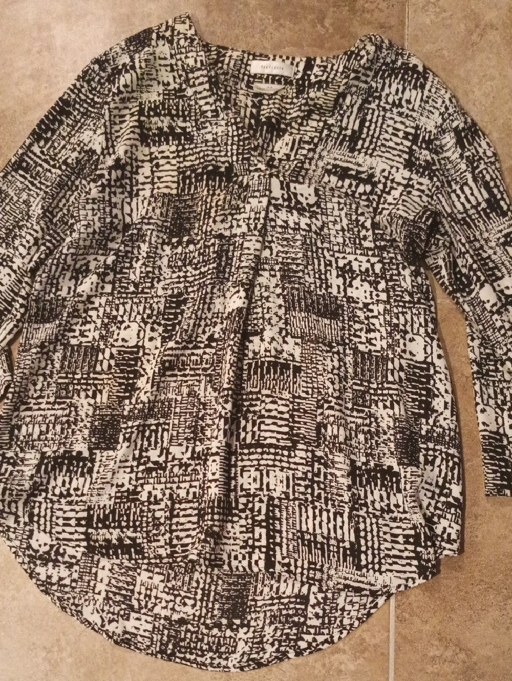 Black & White Abstract Print V-Neck Blouse